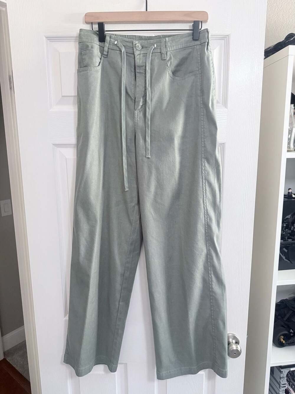 Evereve Sage Green Drawstring Wide Leg Pants Size M - Picture 4 of 8